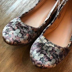 Mossimo Ona Floral Scrunch Ballet Flats